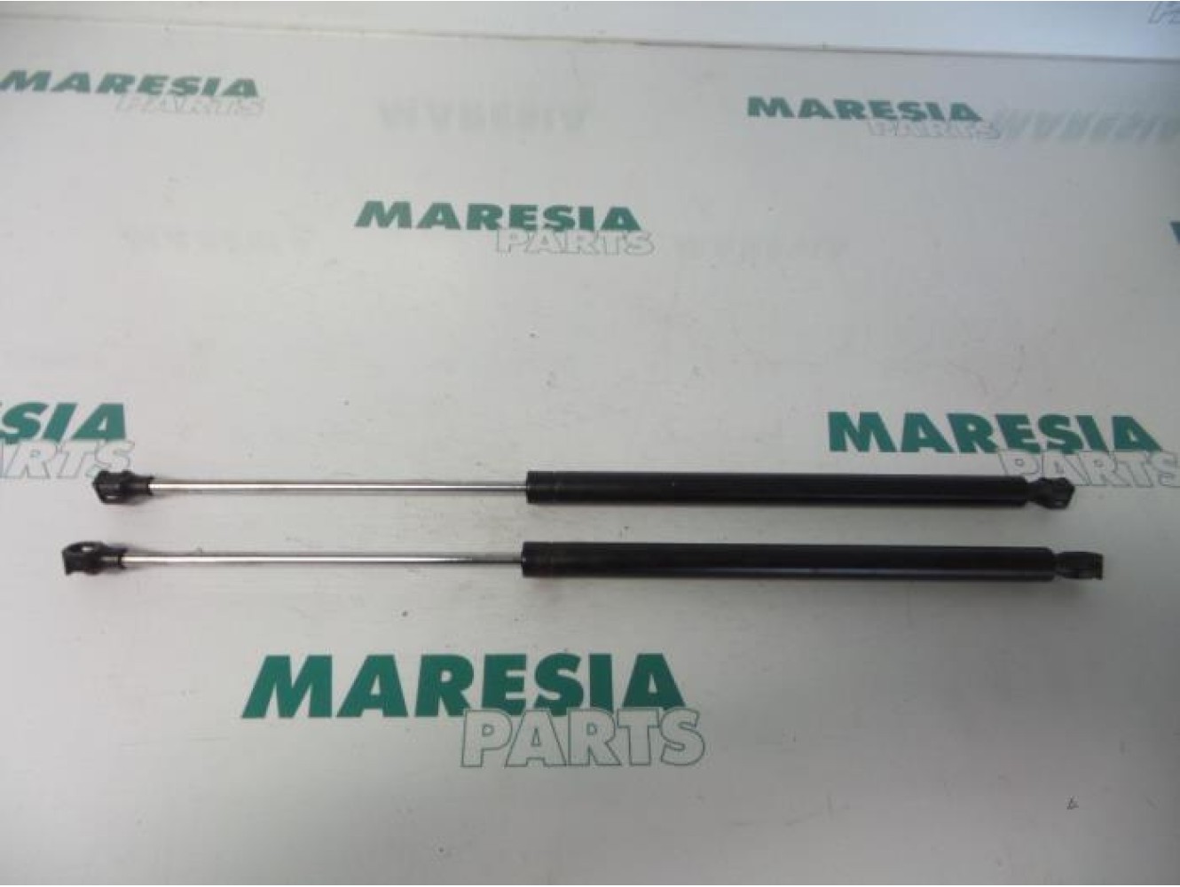 Renault - Espace - Set of tailgate gas struts