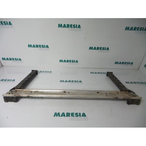 Renault - Megane - Radiator bar