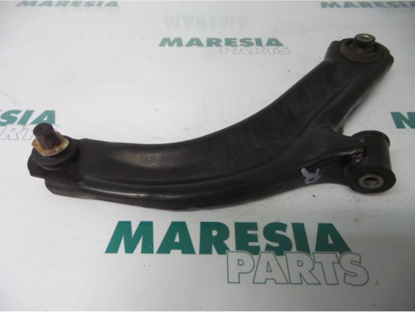 Renault - Clio - Front lower wishbone, right