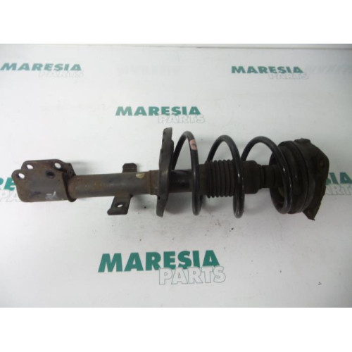 Renault - Clio - Front shock absorber rod, right