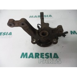 Renault - Clio - Knuckle, front right