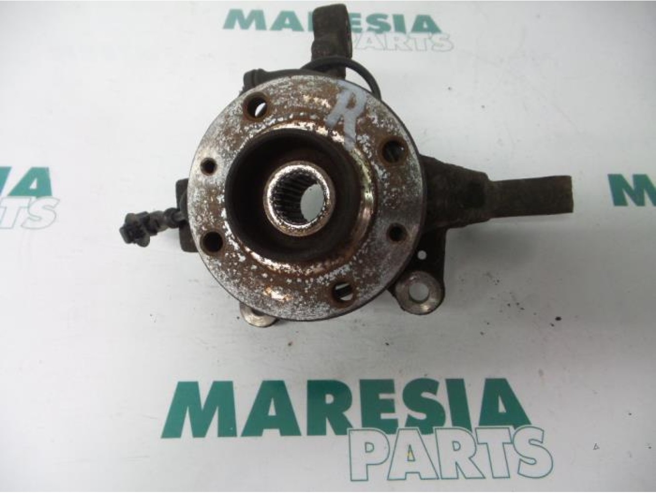 Renault - Clio - Knuckle, front right