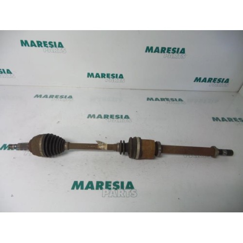 Renault - Clio - Front drive shaft, right
