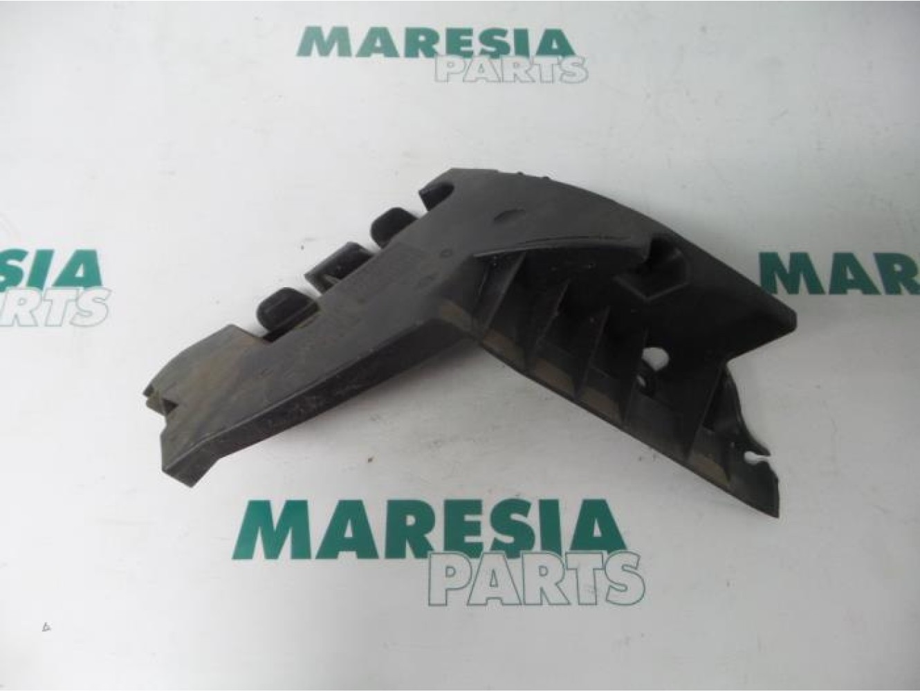 Renault - Clio - Rear bumper frame
