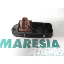 Renault - Clio - Multi-functional window switch