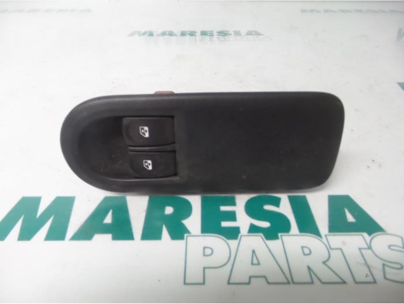 Renault - Clio - Multi-functional window switch
