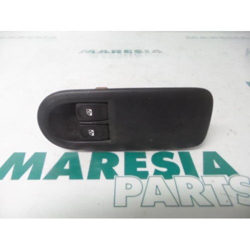 Renault - Clio - Multi-functional window switch