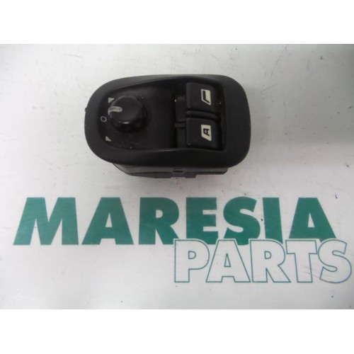 Peugeot - 206 - Multi-functional window switch