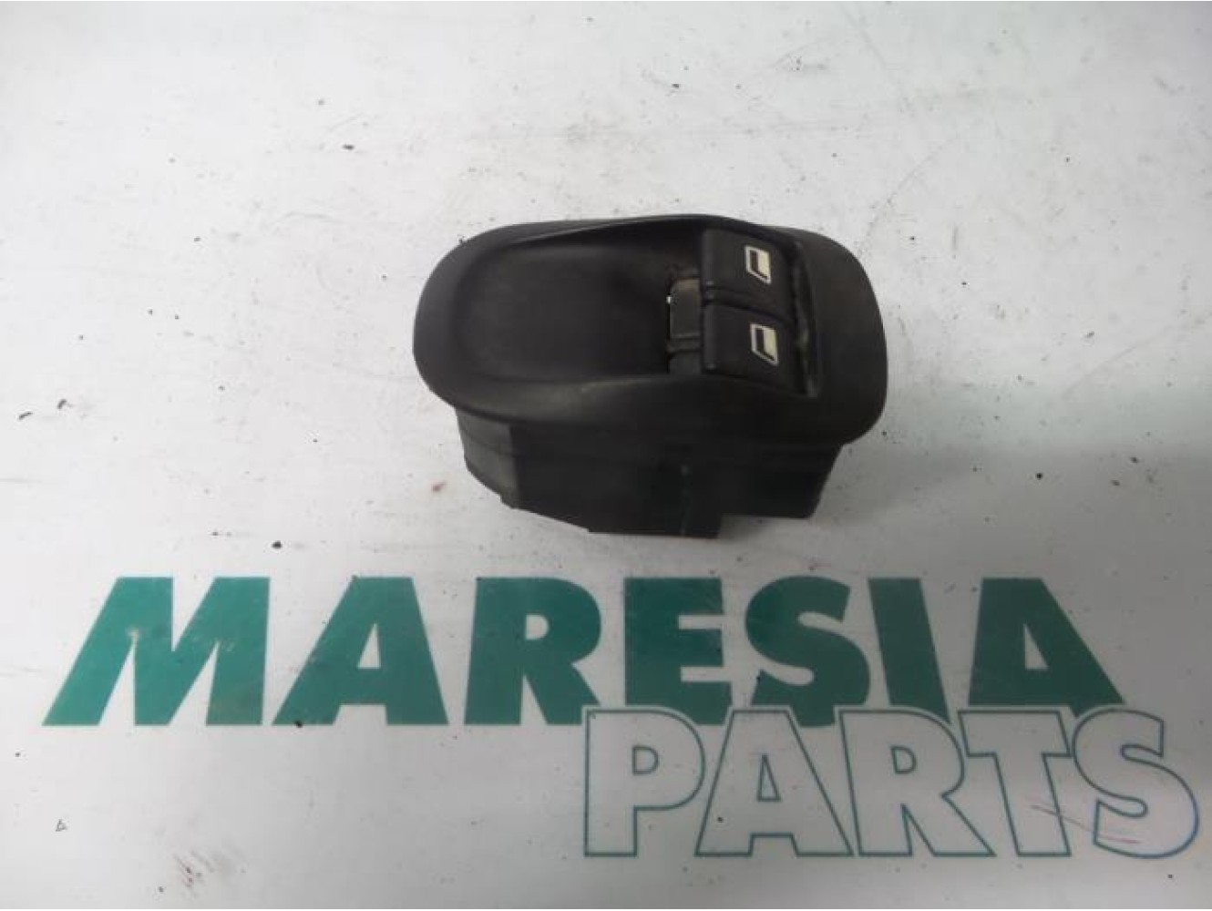 Peugeot - 206 - Multi-functional window switch