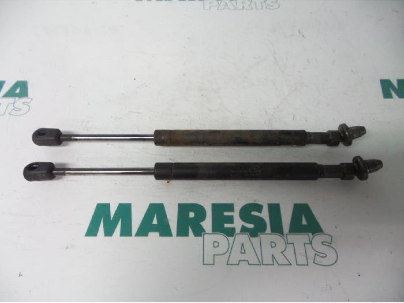 Citroen - C5 - Set of tailgate gas struts