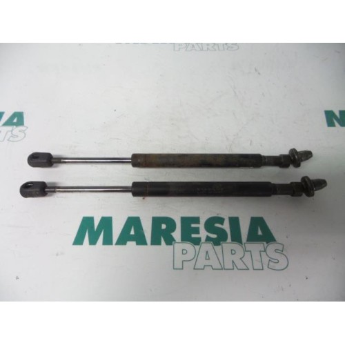 Citroen - C5 - Set of tailgate gas struts