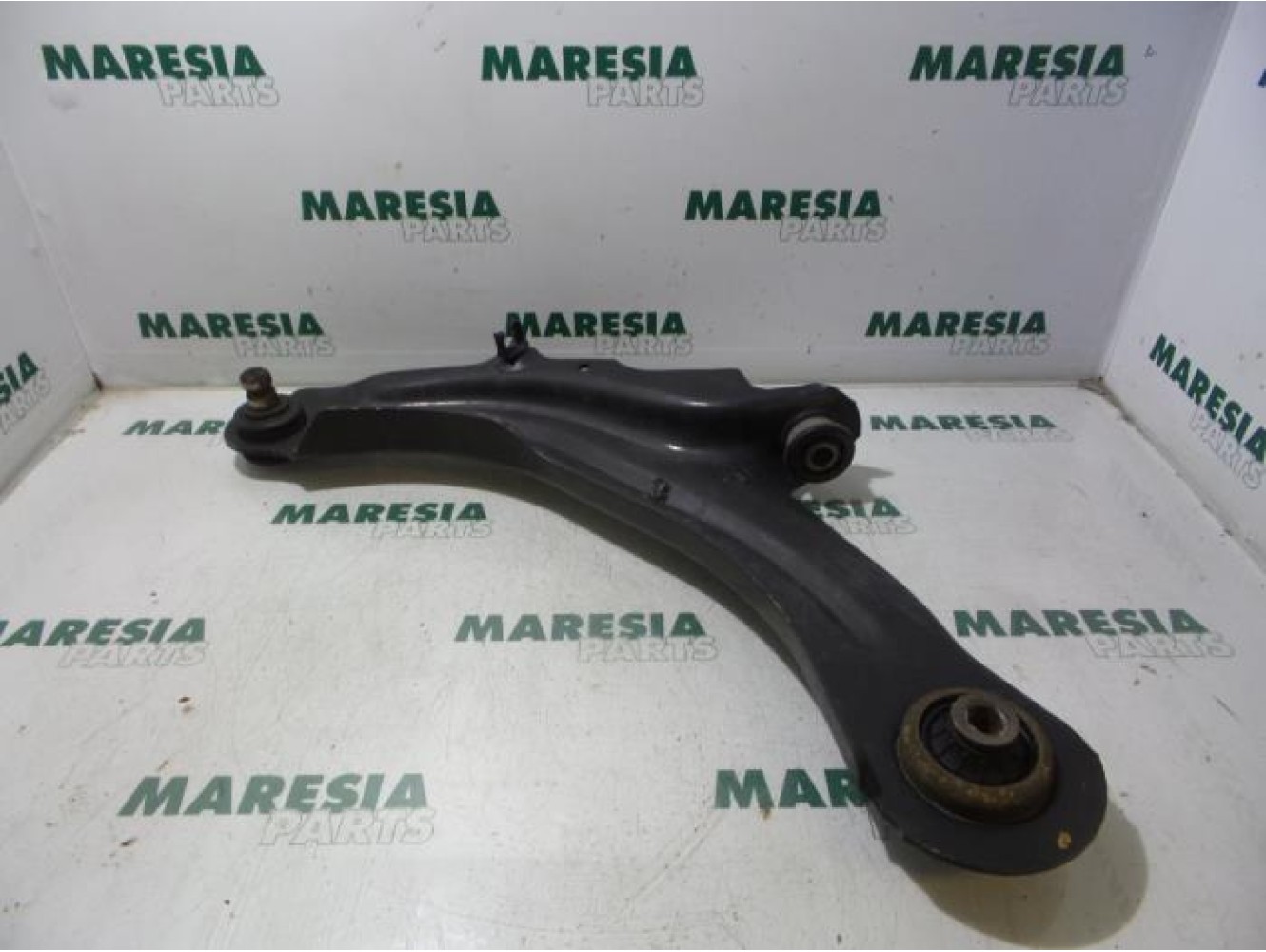 Renault - Megane - Front lower wishbone, left