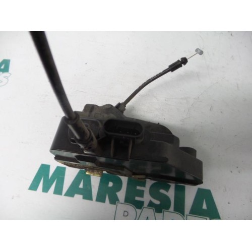 Renault - Megane - Front door lock mechanism 4-door, right