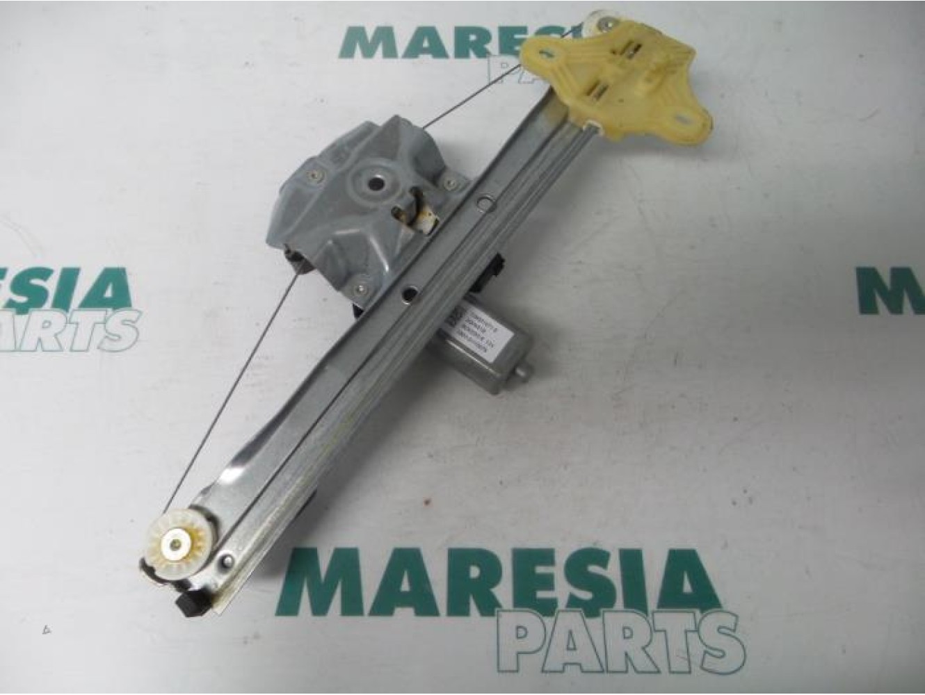 Renault - Captur - Rear door window mechanism 4-door, right