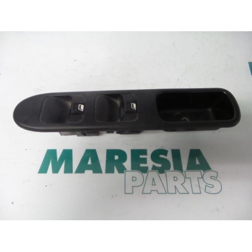 Peugeot - 307 - Multi-functional window switch