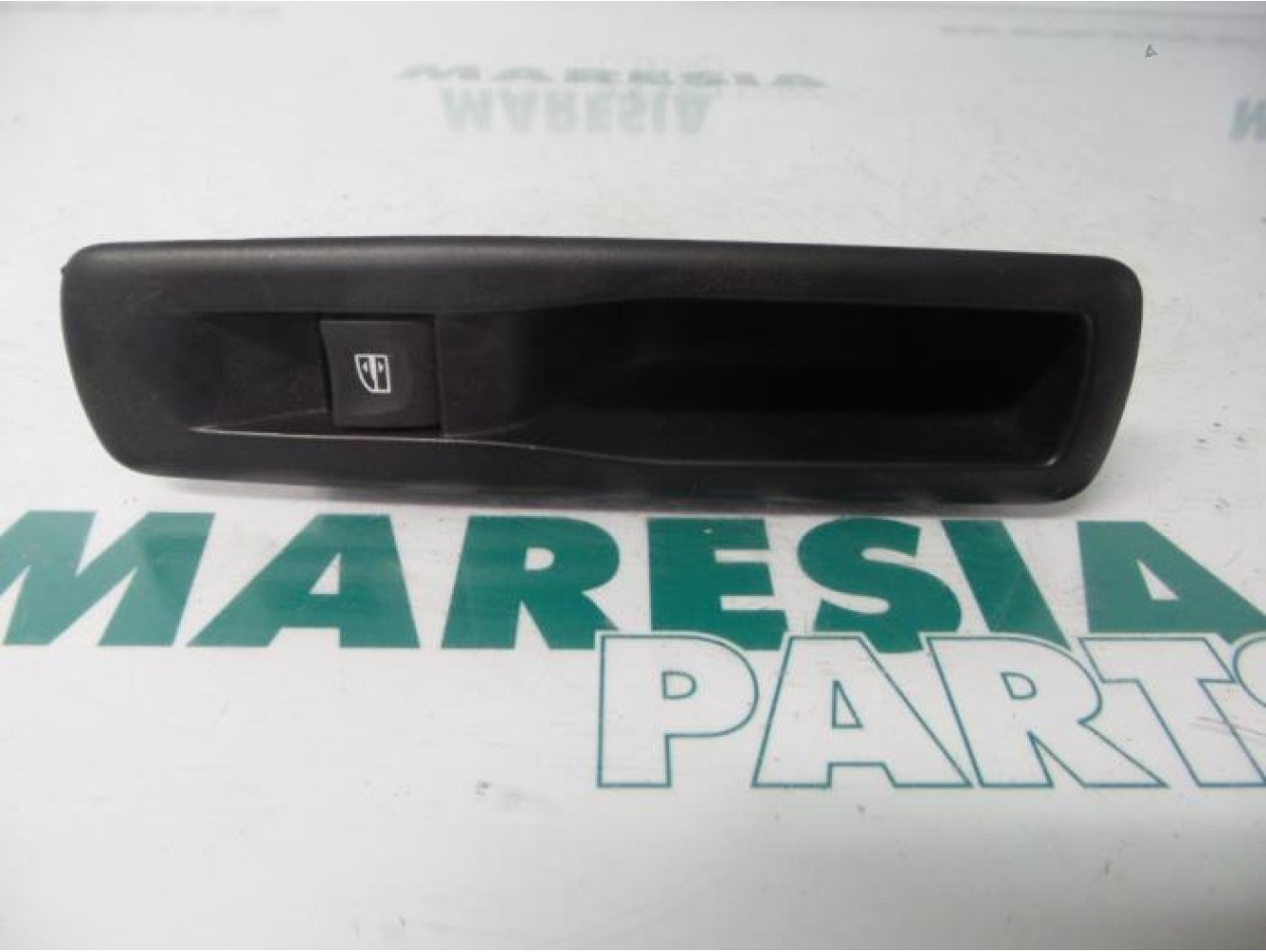 Renault - Megane Scenic - Multi-functional window switch