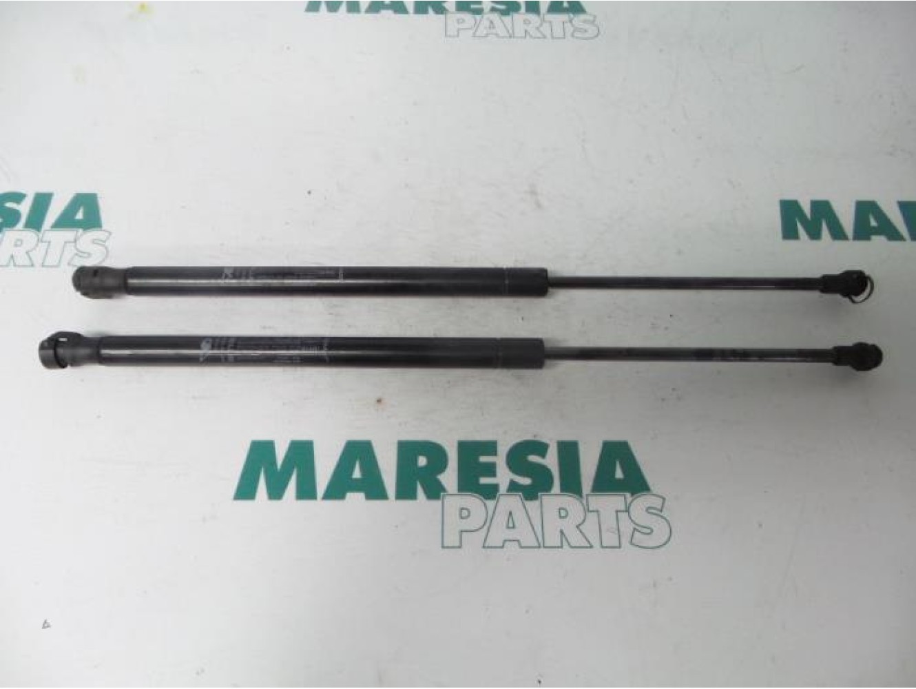 Alfa Romeo - Mito - Set of tailgate gas struts