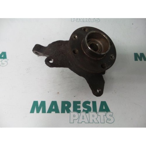 Renault - Megane - Fusee links-voor
