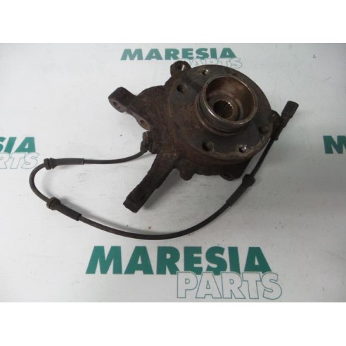 Renault - Megane - Knuckle, front right