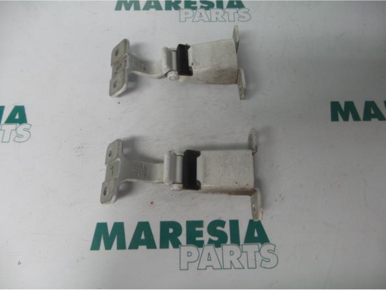 Renault - Kangoo - Tailgate hinge