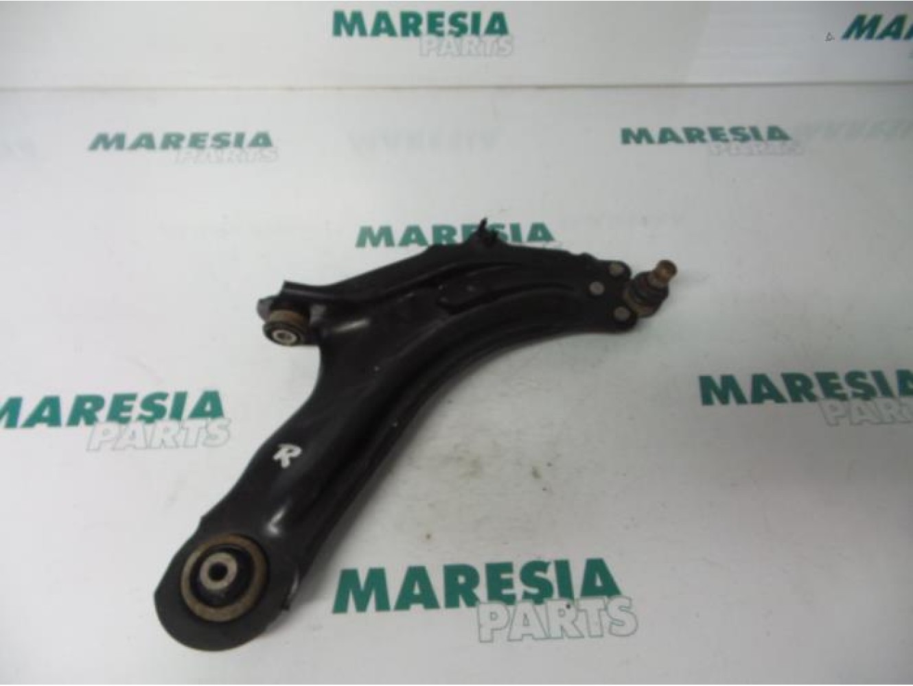 Renault - Kangoo - Front lower wishbone, right