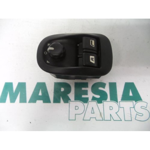 Peugeot - 206 - Multi-functional window switch
