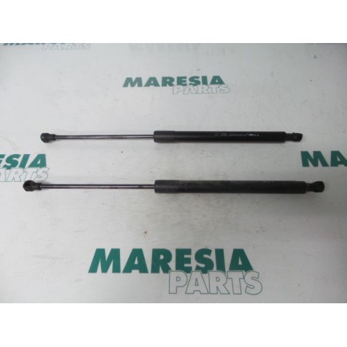 Peugeot - 308 - Set of tailgate gas struts
