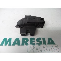 Peugeot - 308 - Tailgate lock mechanism