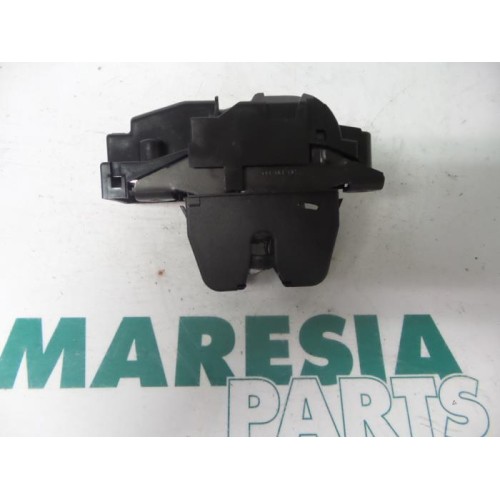 Peugeot - 308 - Tailgate lock mechanism