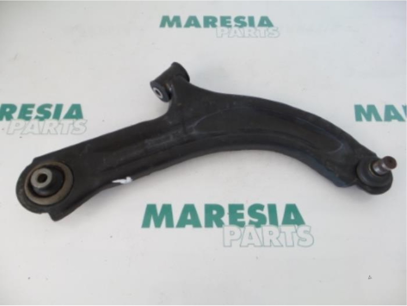 Renault - Clio - Front lower wishbone, right
