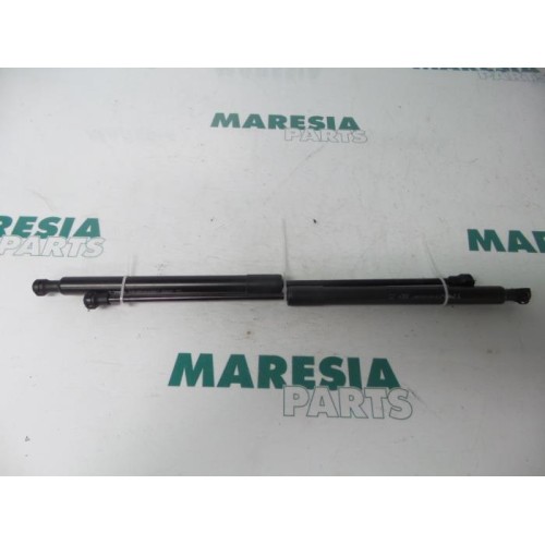 Peugeot - 308 - Set of tailgate gas struts