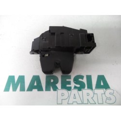Peugeot - 308 - Tailgate lock mechanism