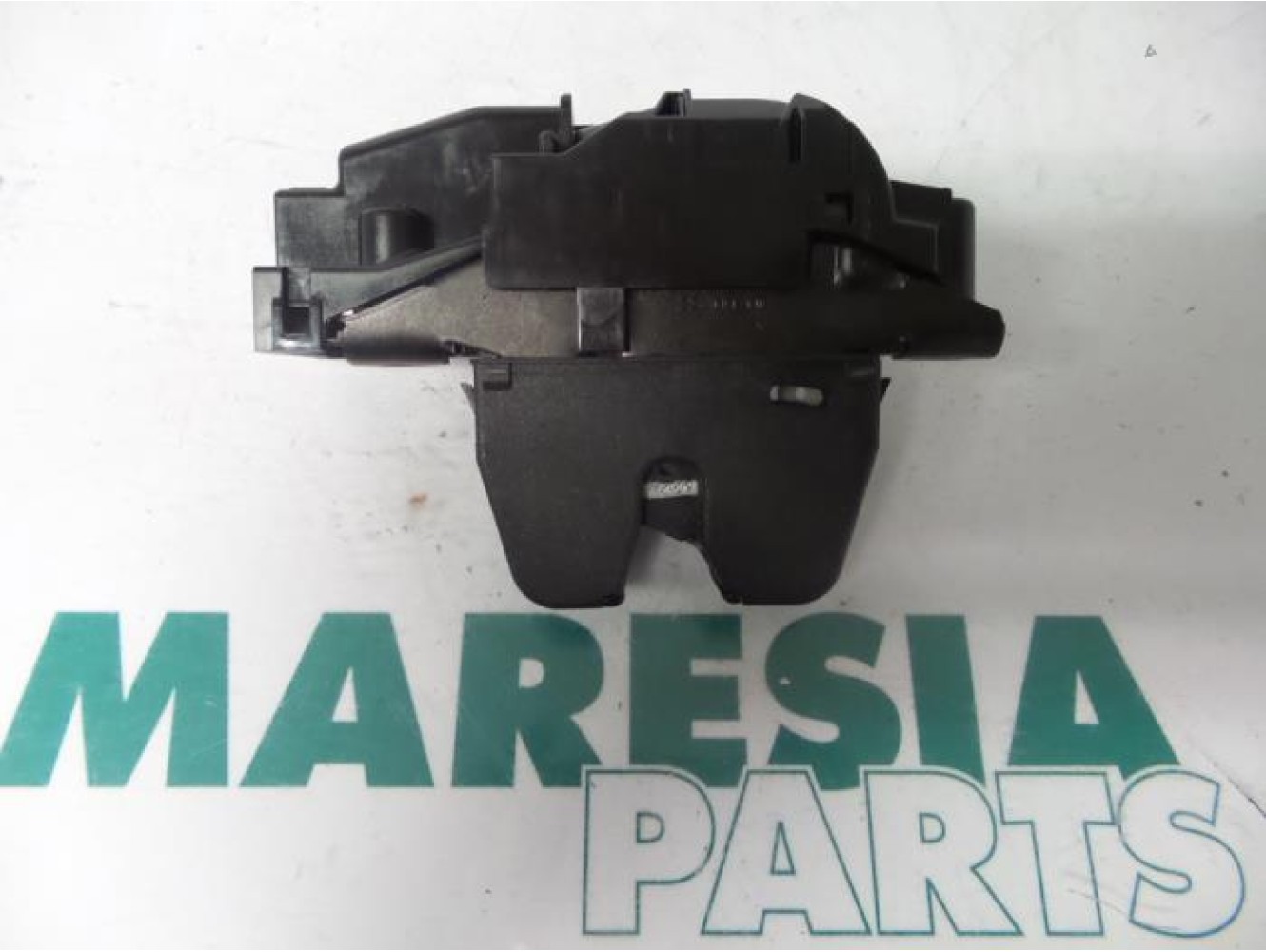 Peugeot - 308 - Tailgate lock mechanism