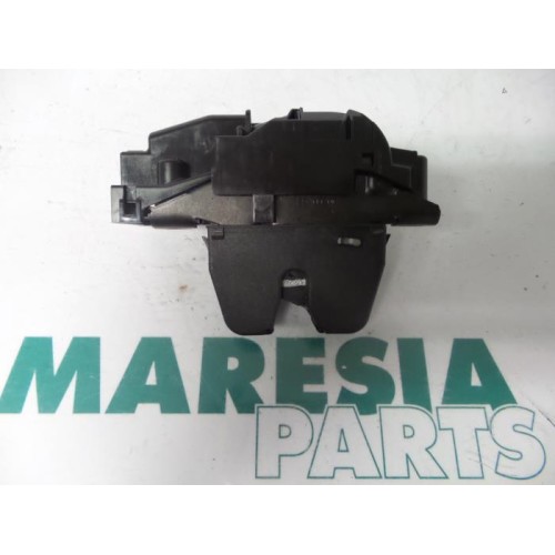 Peugeot - 308 - Tailgate lock mechanism