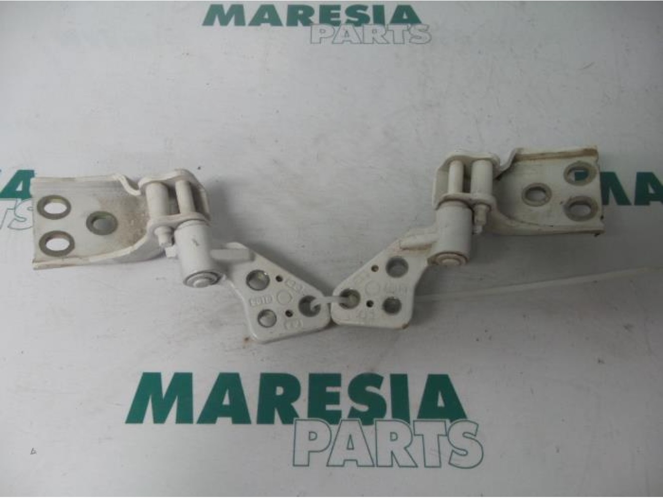 Peugeot - Partner - Tailgate hinge