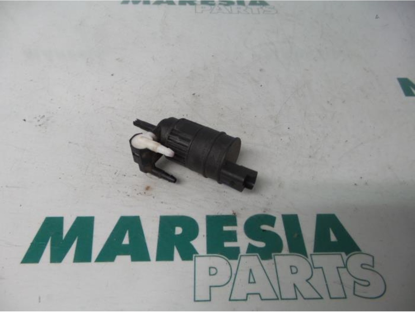 Renault - Megane Scenic - Windscreen washer pump