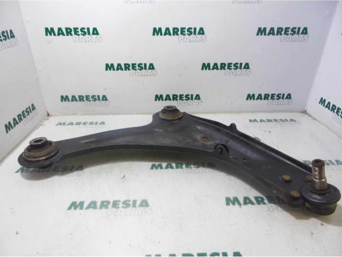 Renault - Laguna - Front lower wishbone, right