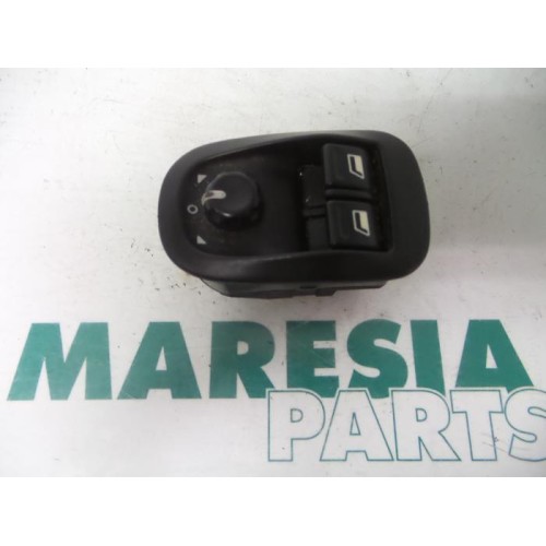 Peugeot - 206 - Multi-functional window switch