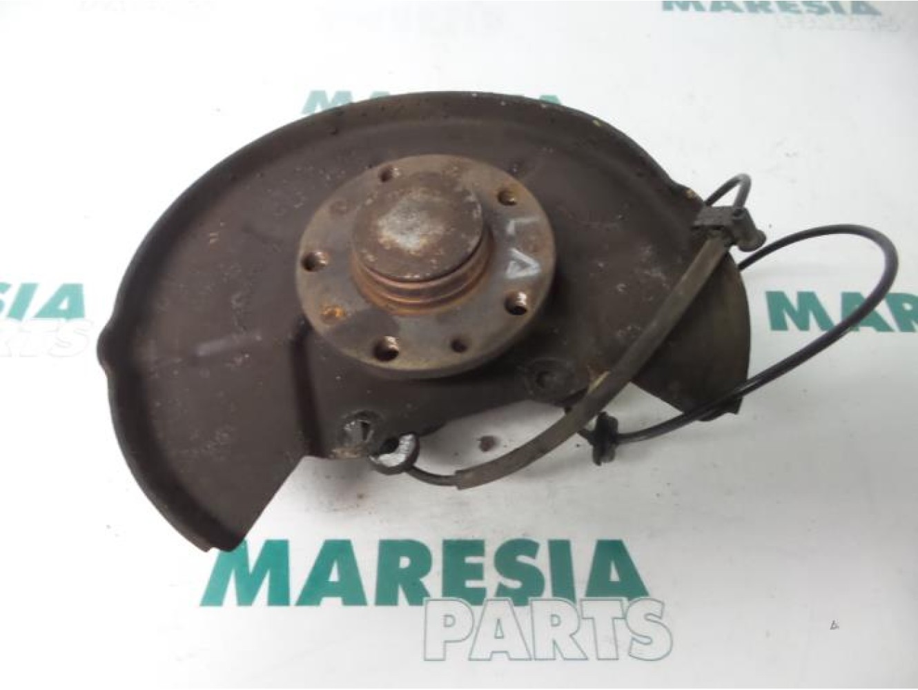 Alfa Romeo - 156 - Fusee links-achter