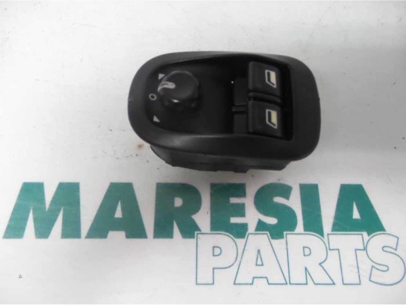 Peugeot - 206 - Multi-functional window switch