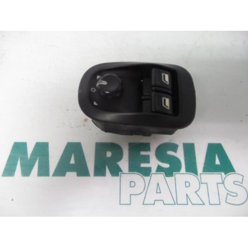 Peugeot - 206 - Multi-functional window switch