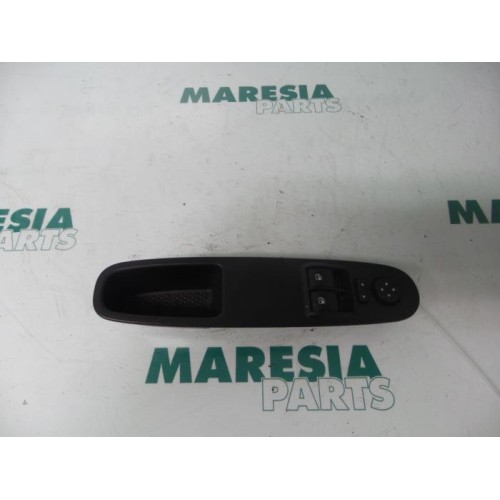 Fiat - Punto - Multi-functional window switch