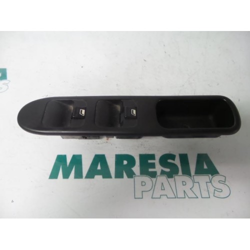 Peugeot - 307 - Multi-functional window switch