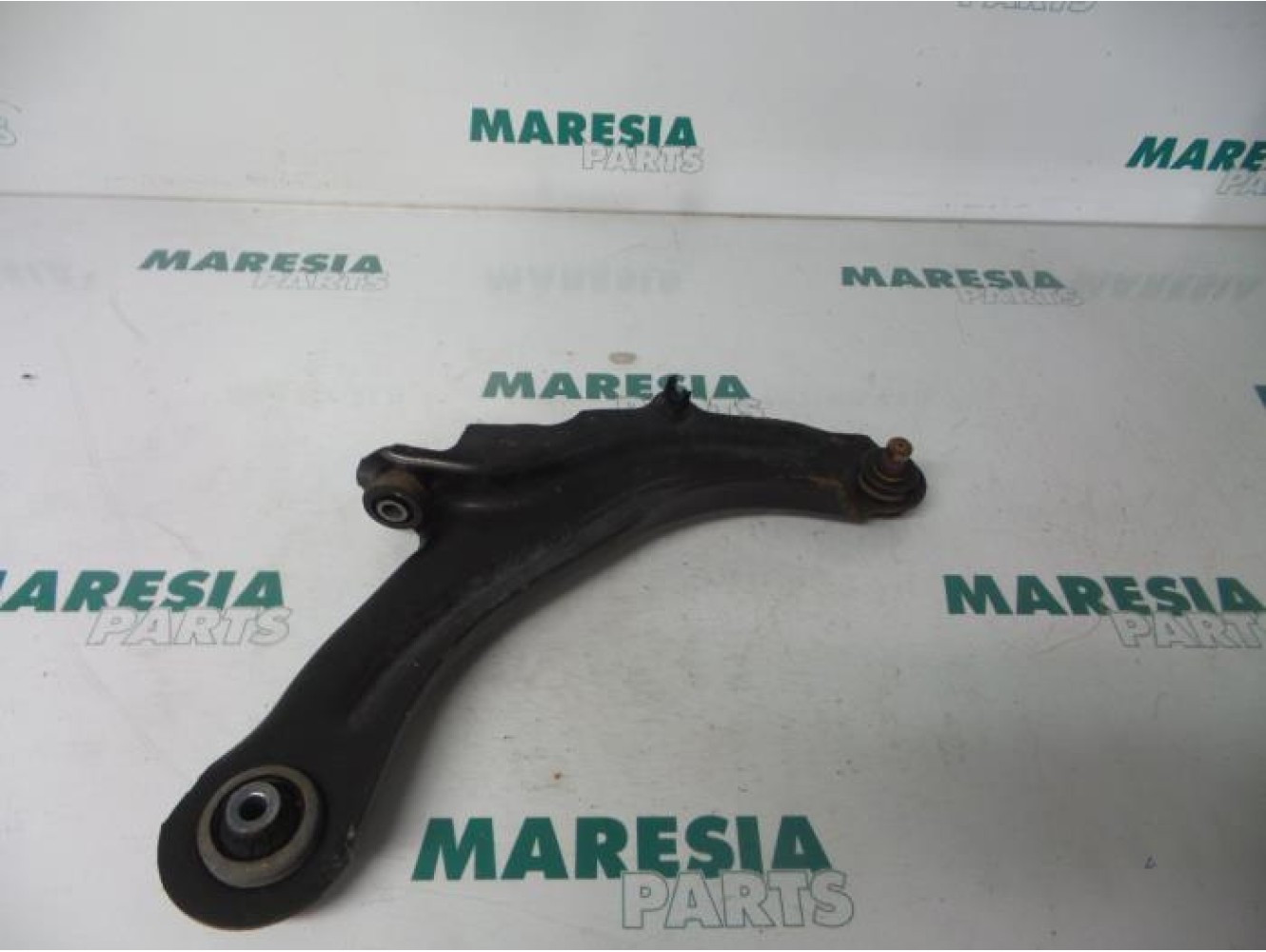 Renault - Megane Scenic - Front lower wishbone, right
