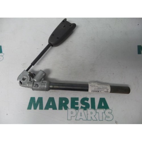 Renault - Megane Scenic - Gurtsrammer links