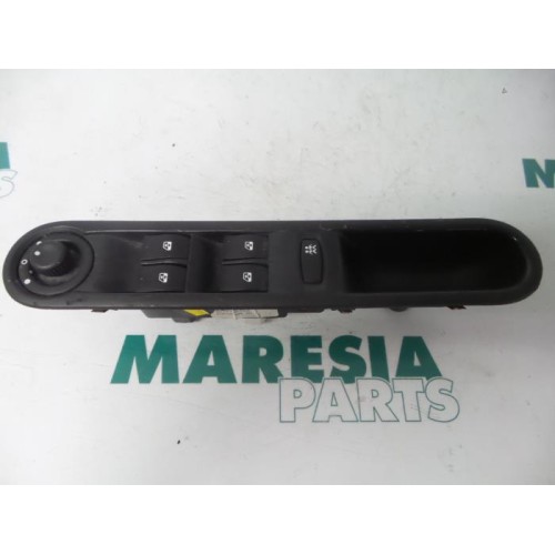 Renault - Espace - Multi-functional window switch