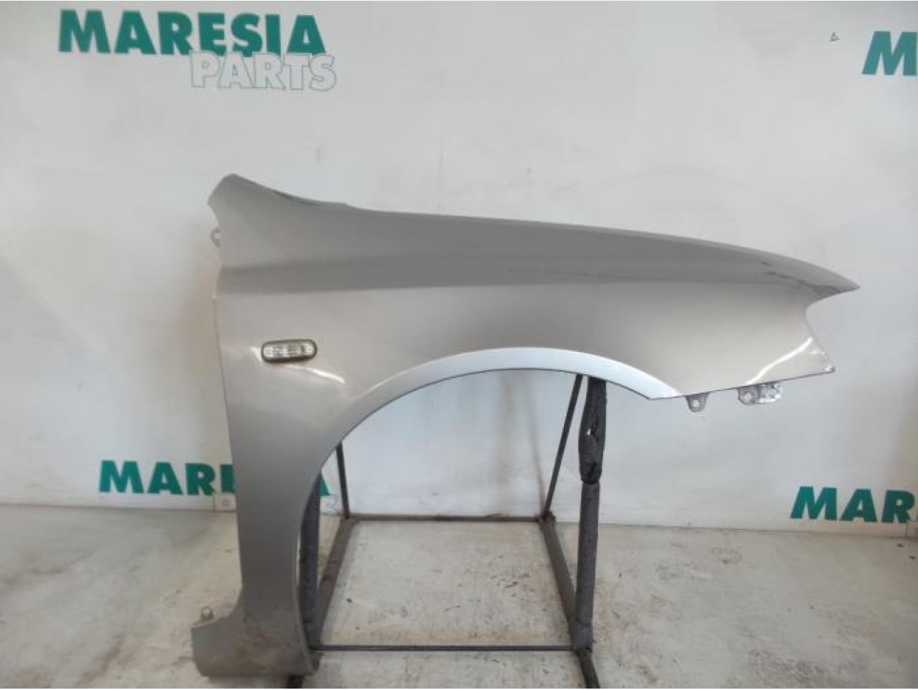 Fiat - Stilo - Front wing, right
