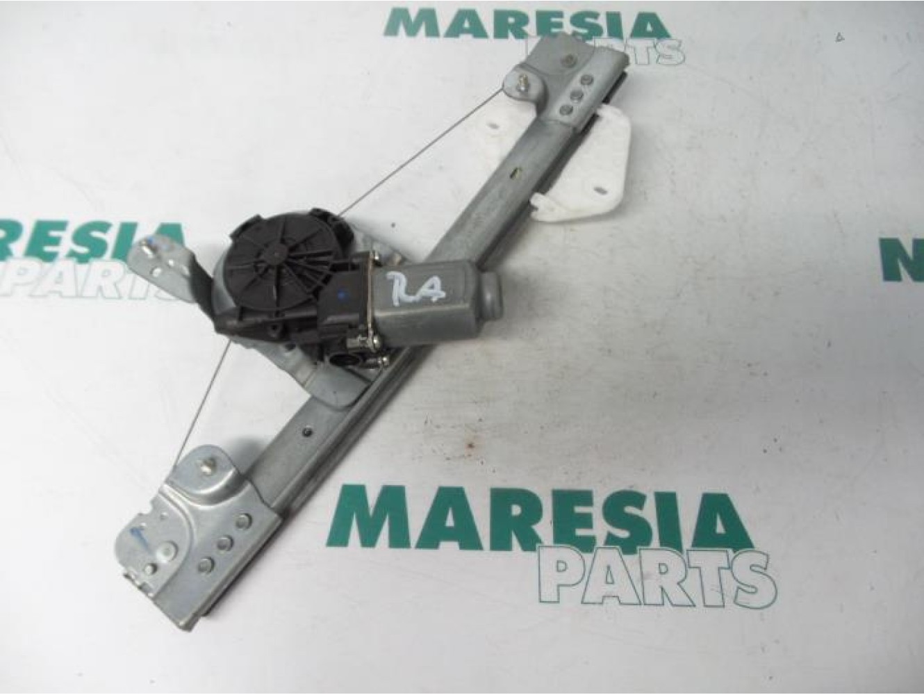 Dacia - Logan - Rear door window mechanism 4-door, right