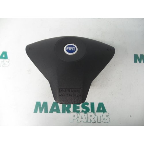 Fiat - Stilo - Left airbag (steering wheel)