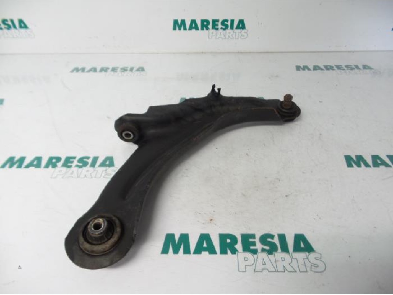 Renault - Megane Scenic - Front lower wishbone, right